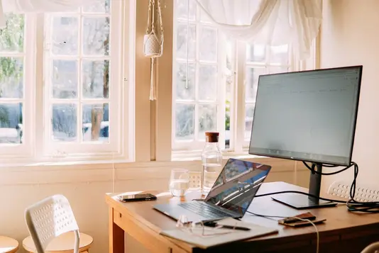 pexels-elle-hughes-5155218 Home Office